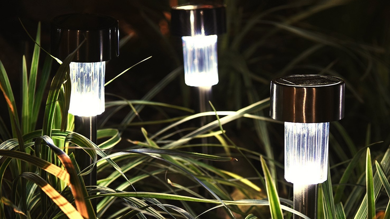 6-Pack Oak Leaf Solar Garden Lights, $10 with code 3FMGCPXO